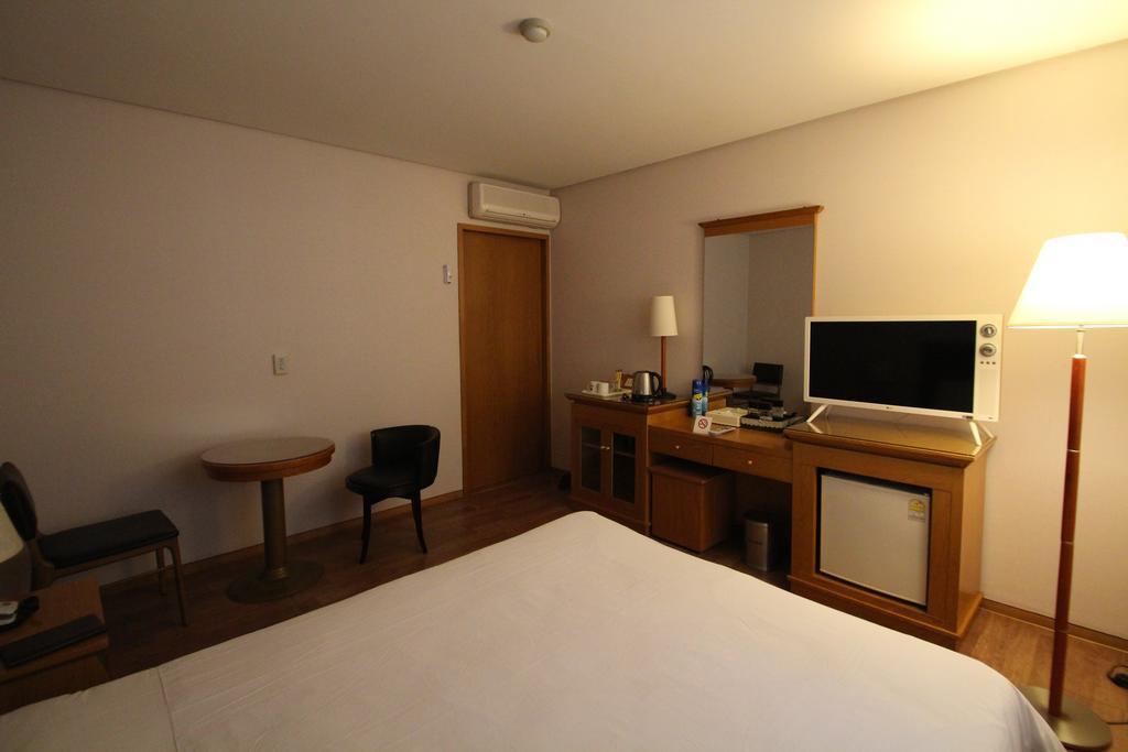 Daedong Hotel Jeju Extérieur photo